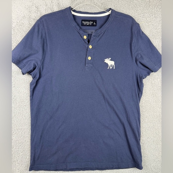 Men’s Abercrombie and fitch Tshirt size large preowned button detail - Picture 1 of 8